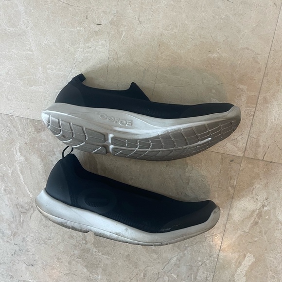 OOFOS Black and Gray Athletic Shoes - Picture 3 of 6